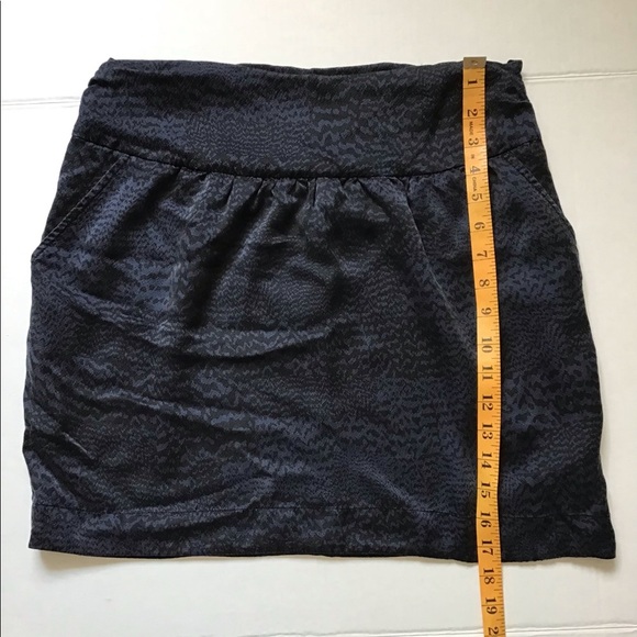 💖Host Pick💖 Tommy silk mini skirt with pockets! - Picture 3 of 10